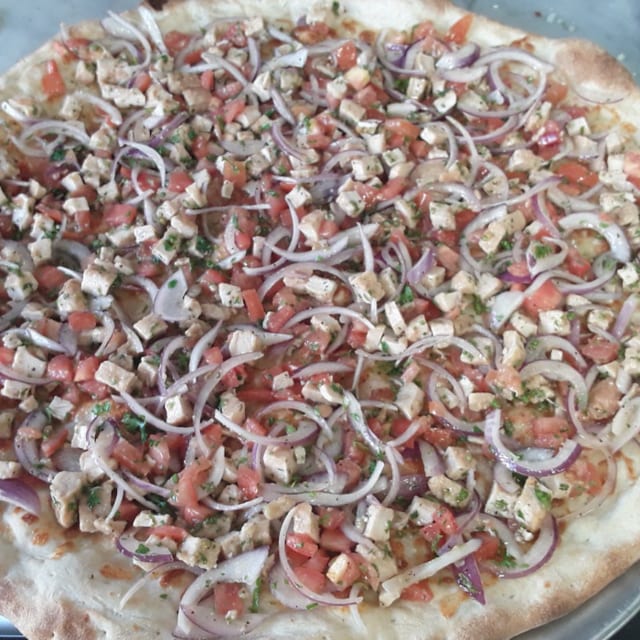 Chicken Tomatoes and Onions Pizza.